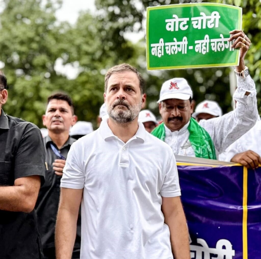 बिहार में सियासी हलचल, 'वोट अधिकार यात्रा' का आगाज