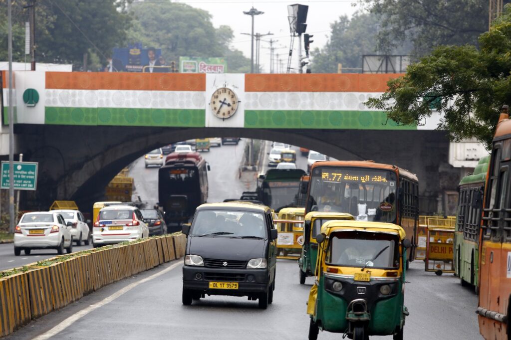 मूसलाधार बारिश के बाद भी दिल्ली नहीं हुई बदरंग
