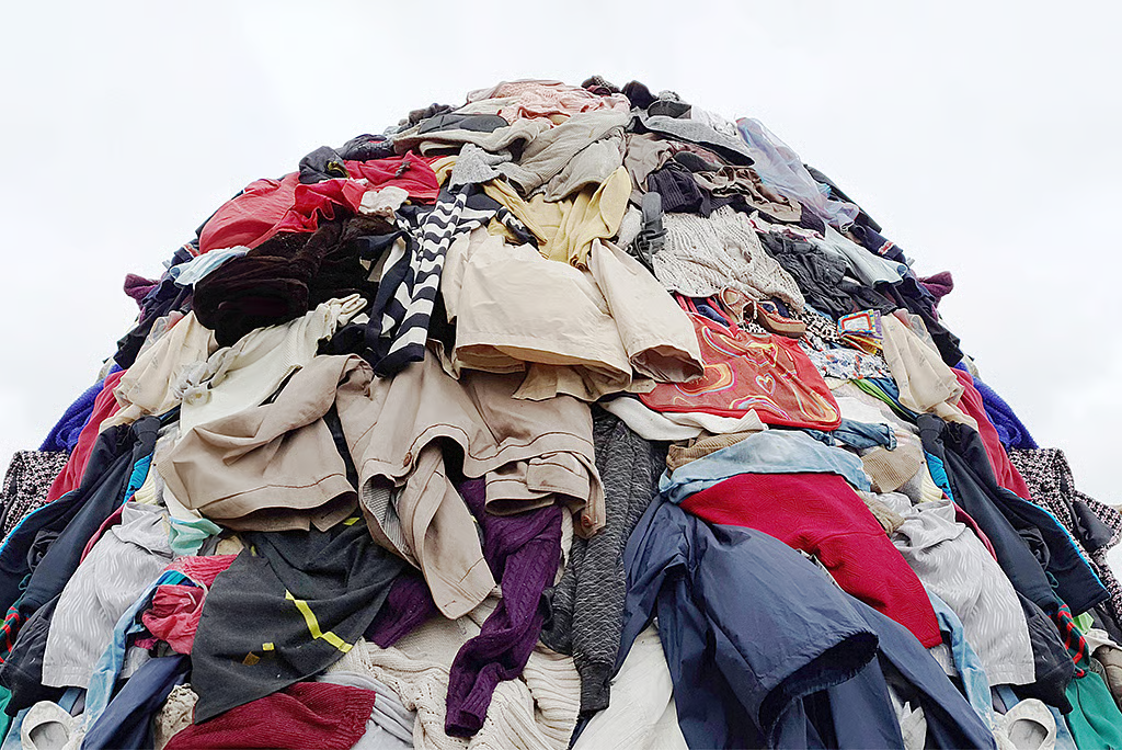 Stylish clothes from denim waste