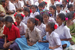 बिहार में 5 छात्राओं को बेरहमी से पीटा, शिक्षक फरार