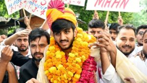 How much salary will DUSU President Aryan Mann get?