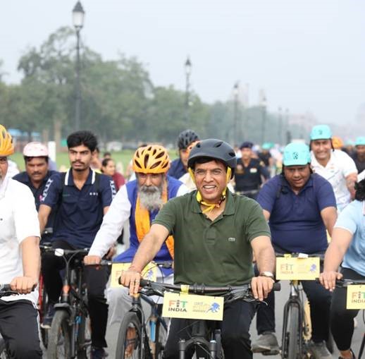 Dr. Mansukh Mandaviya rode a bicycle with MPs | NewG India