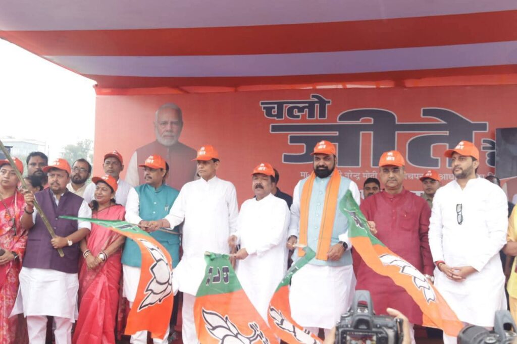 BJP's 'Chalo Jeete Hain' chariot departs, films on PM Modi will be shown | NewG India