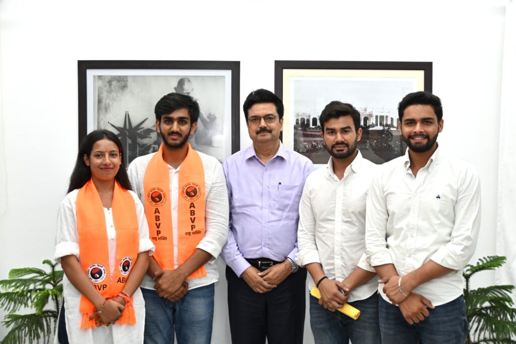 Saffron flag flies in DUSU elections, ABVP wins 3 seats including President's seat. | NewG India