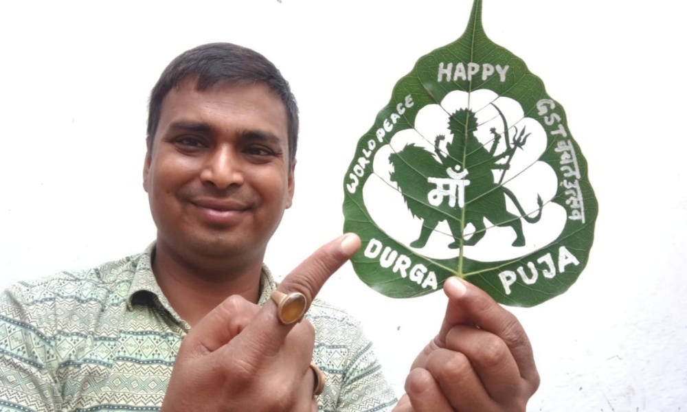 Leaf artist Madhurendra Kumar