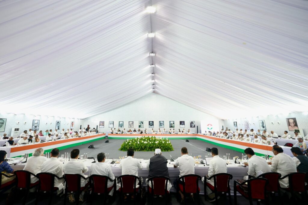 Mallikarjun Kharge attacks PM in CWC meeting, BJP taunts him. | NewG India