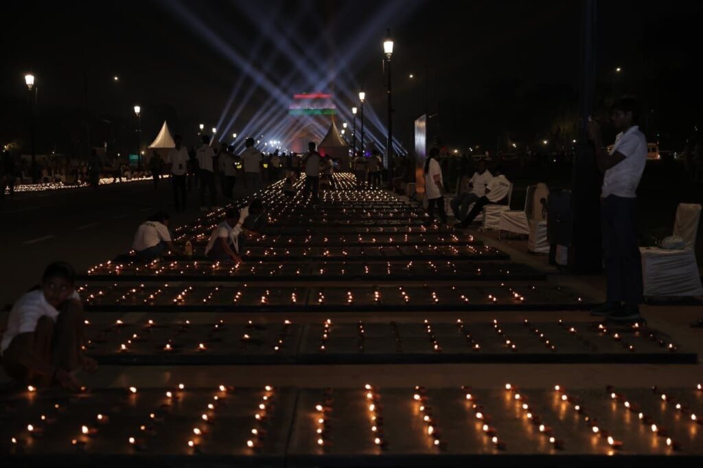 1.51 lakh diyas changed the picture of Delhi on the path of duty. NewG india