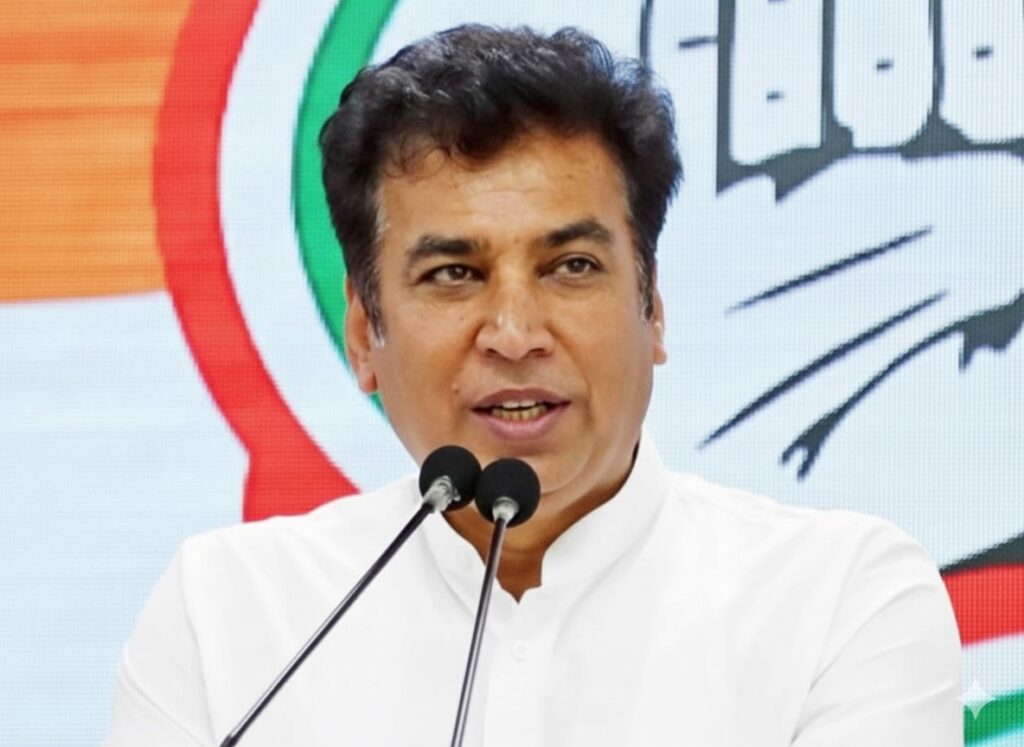 कांग्रेस ने चलाया हस्ताक्षर अभियान