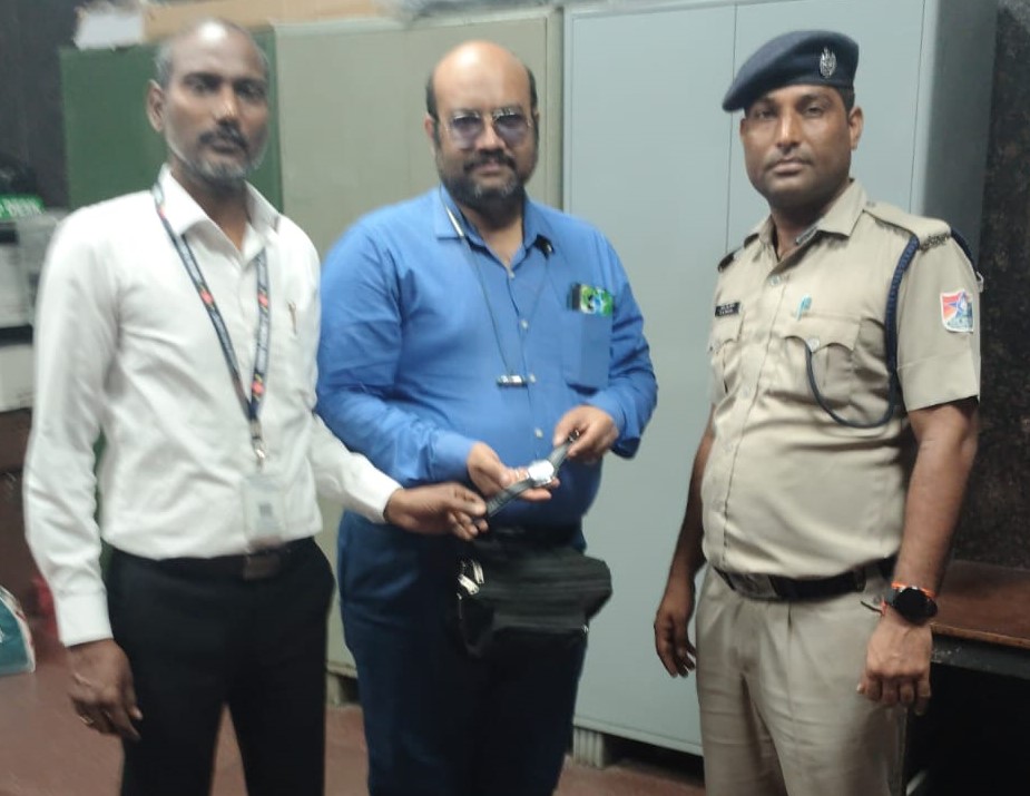 Watch lost in Vande Bharat Express, sought help on Rail App, got it back. NewG India