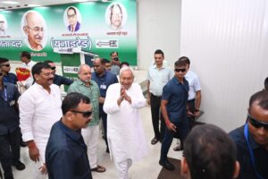 Nitish Kumar visits JDU office, leaders in a tizzy. NewG India