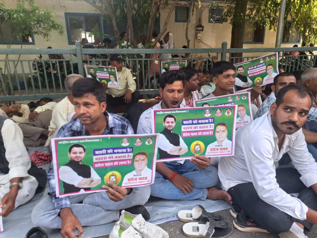Supporters gather outside Lalu-Tejashwi residence. NewG India