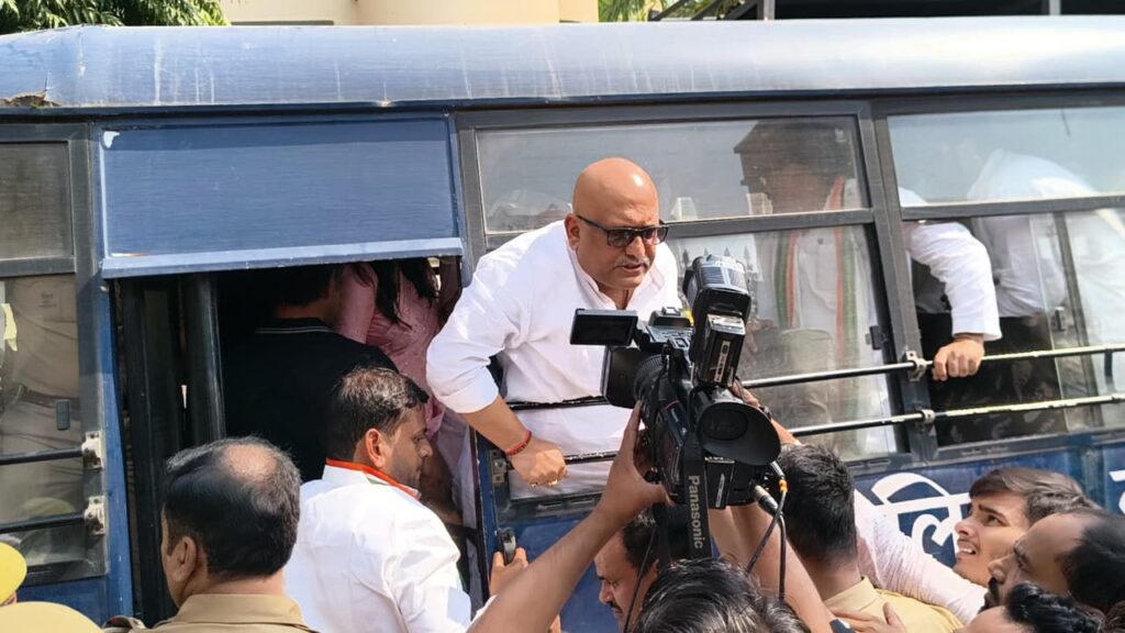 Ajay Rai, who was going to meet Hariom Valmiki's family, was stopped by the police and slogans were raised. NewG India