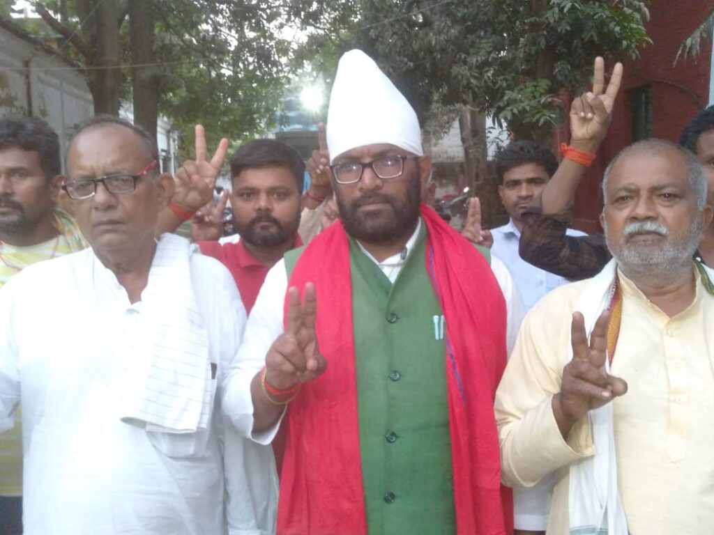 wo Grand Alliance candidates filed their nominations, making the seat interesting. NewG India