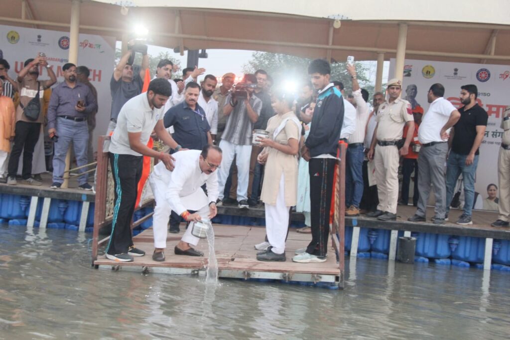 Ashish Sood gave the message of unity at the 'Jal Sangam Se Jan Sangam' festival. NewG India