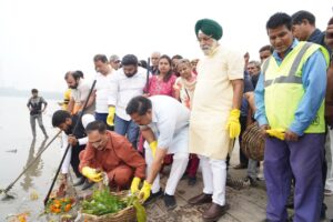 Delhi BJP launches campaign to clean Yamuna Chhath Ghats. NewG India