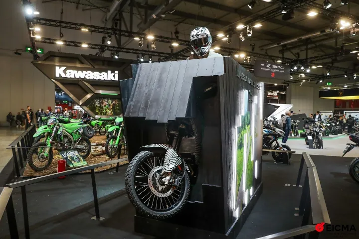 Kawasaki KLE 2025