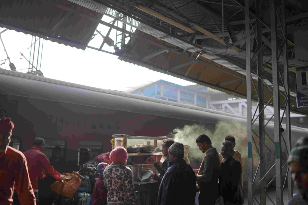 रेलवे ने चलाई स्पेशल ट्रेनें