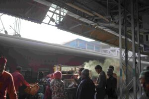 रेलवे ने चलाई स्पेशल ट्रेनें