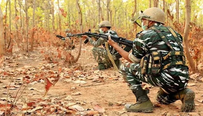 Encounter on Maharashtra border: Six people, including a Naxalite carrying a bounty of Rs 8 lakh, killed. NewG India