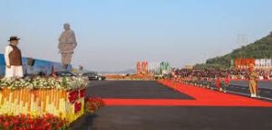 सरदार पटेल को दी श्रद्धांजलि
