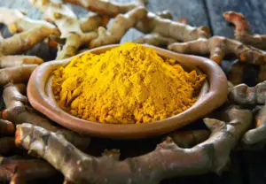 सेहत का 'गोल्डन' राज: काली मिर्च के बिना बेअसर है आपकी रसोई की हल्दी