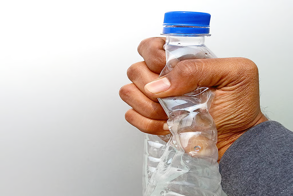 The hidden poison of plastic bottles: Nanoplastics attack human cells. NewG India