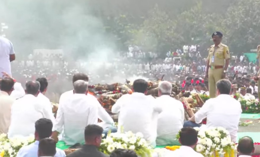 राजकीय सम्मान के साथ पंचतत्व में विलीन हुए अजित पवार