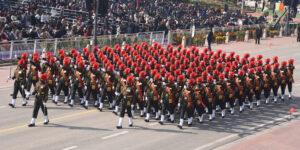 The roar of fighter jets on duty thrilled the crowd. NewG India