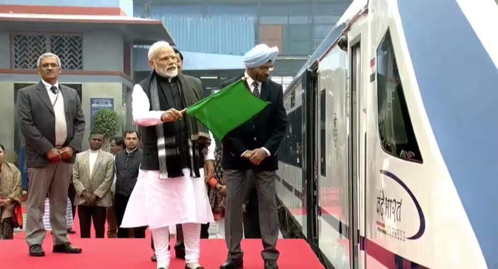 पीएम मोदी आज पहली वंदे भारत स्लीपर ट्रेन को दिखाएंगे हरी झंडी