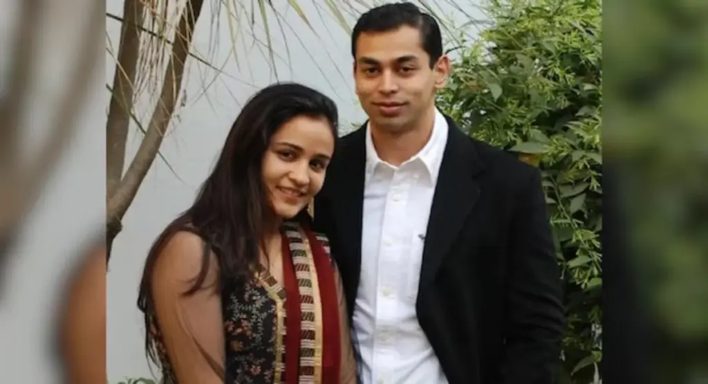 prateek yadav-aparna yadav