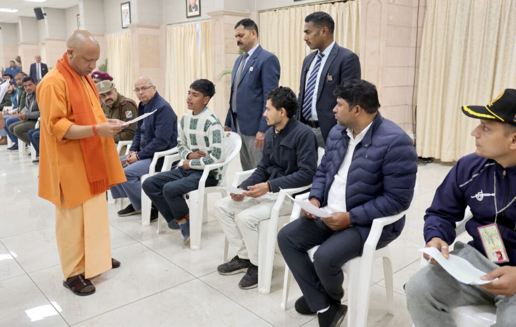 अवैध कब्जा बर्दाश्त नहीं, भू-माफियाओं पर होगी कड़ी कार्रवाई: योगी