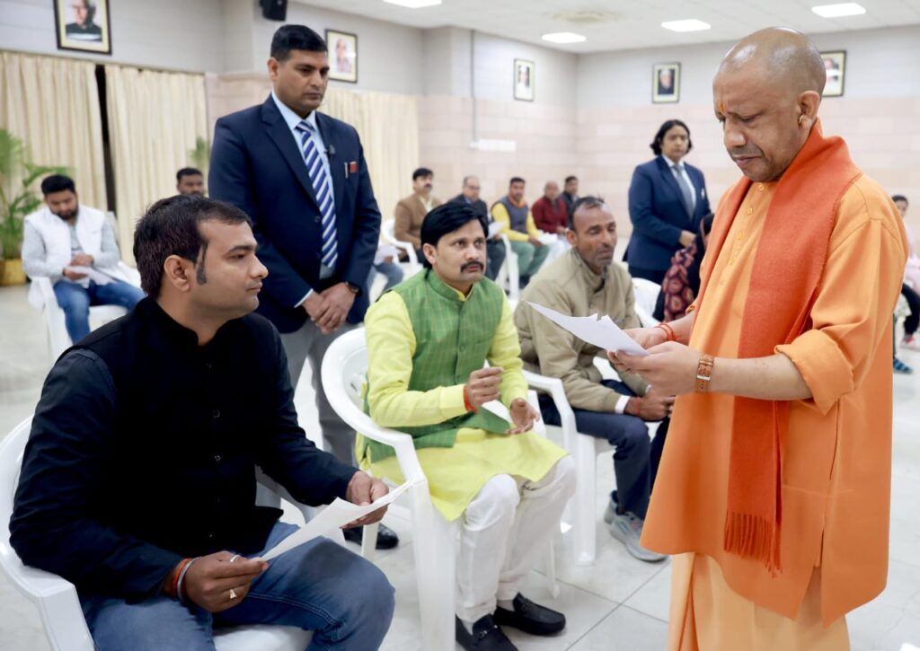 निवेशकों की समस्याओं के समाधान में विलंब स्वीकार नहीं: सीएम योगी