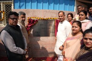 दिल्ली सरकार के समाज कल्याण मंत्री रविन्द्र इन्द्राज सिंह ने आज जहांगीरपुरी के ए-ब्लॉक (आदर्श नगर) में अटल कैंटीन का उद्घाटन किया।