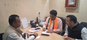 जनता दरबार में सख्त तेवर: 38 शिकायतों पर मंत्री कपिल मिश्रा की सीधी कार्रवाई