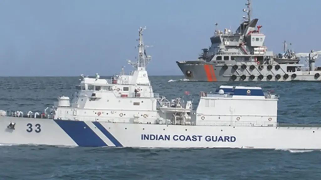 समुद्र के बीच भारतीय तटरक्षक बल की बड़ी स्ट्राइक; अंतरराष्ट्रीय तेल तस्करी रैकेट ध्वस्त