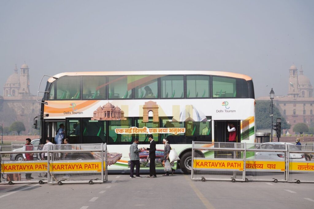 डबल डेकर बस से देखें राष्ट्रपति भवन का चेंज ऑफ गार्ड समारोह