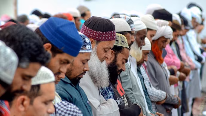 केरल में आज मनाई जा रही है ईद, शेष भारत और पड़ोसी देशों में कल का हो रहा इंतजार