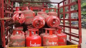 नहीं बदले हैं गैस रिफिल बुकिंग के नियम: पेट्रोलियम मंत्रालय