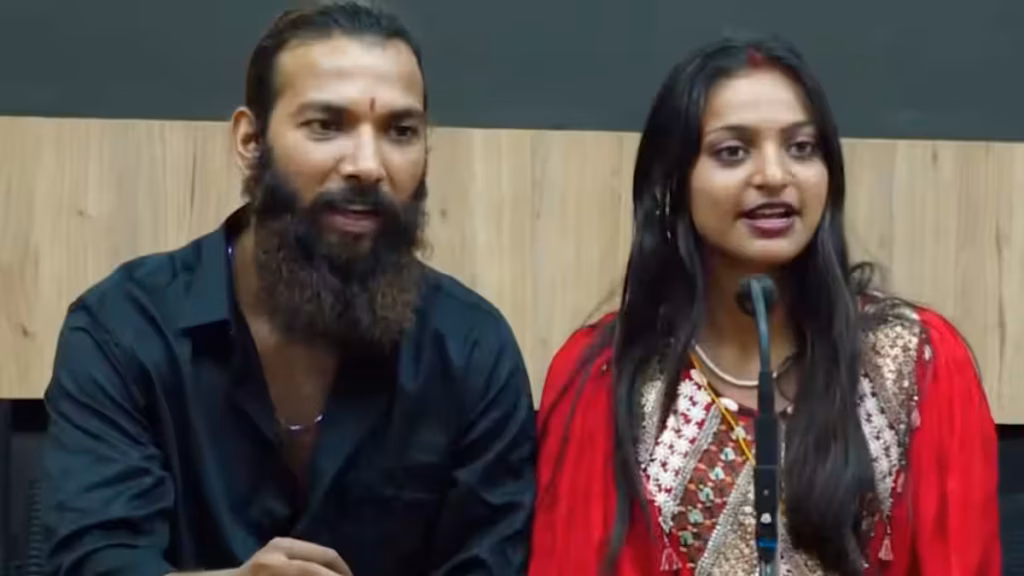 'हमें खुलेआम मारने की धमकी दी जा रही है': कुंभ मेला गर्ल मोनालिसा भोसले ने मांगी सुरक्षा