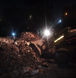 करोल बाग में रात भर चला सफाई अभियान, रेलवे ट्रैक से हटाया 149 टन कचरा