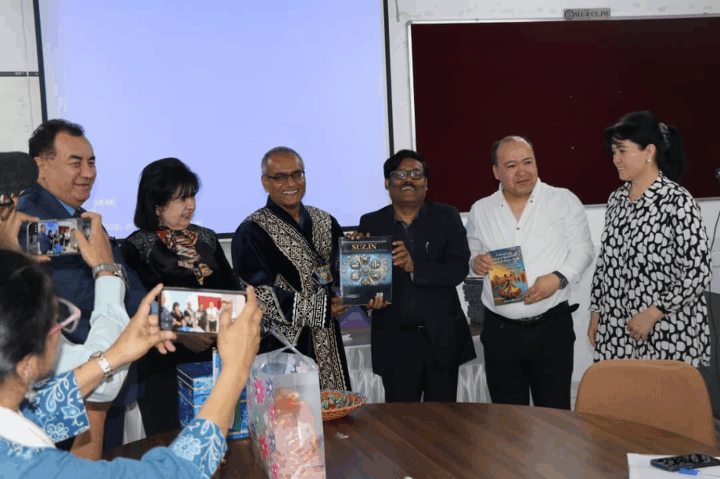अलीशेर नवोई की साहित्यिक विरासत पर भारत में अंतरराष्ट्रीय प्रतियोगिता के विजेताओं को सम्मानित किया गया