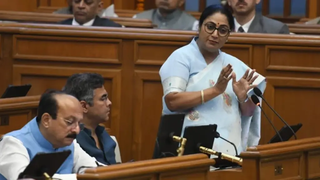 दिल्ली बजट 2026: शिक्षा पर बड़ा फोकस, छात्राओं को साइकिल और मेधावी छात्रों को लैपटॉप