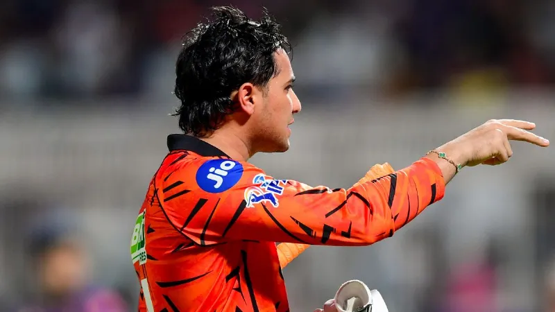 SRH vs KKR: अभिषेक शर्मा पर लगा जुर्माना, अंपायर के फैसले से हुए थे नाराज
