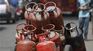 अब PNG आवेदन करने पर ही रेस्टोरेंट, ढाबे वालों पर ही मिलेगा कमर्शियल सिलेंडर