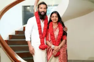 कुंभ फेम मोनालिसा निकलीं नाबालिग; पति फरमान खान के खिलाफ POCSO एक्ट के तहत FIR दर्ज