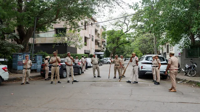 पवन खेड़ा की तलाश में हैदराबाद पहुंची असम पुलिस, आवास के बाहर भारी सुरक्षा बल तैनात