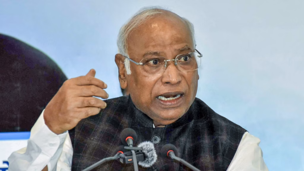 भाजपा ने मल्लिकार्जुन खरगे के खिलाफ दर्ज कराई शिकायत, ‘नफरती भाषण’ का लगाया आरोप