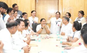 International Nurses Day: CM Rekha Gupta reached among the nurses and boosted their morale.NewG India