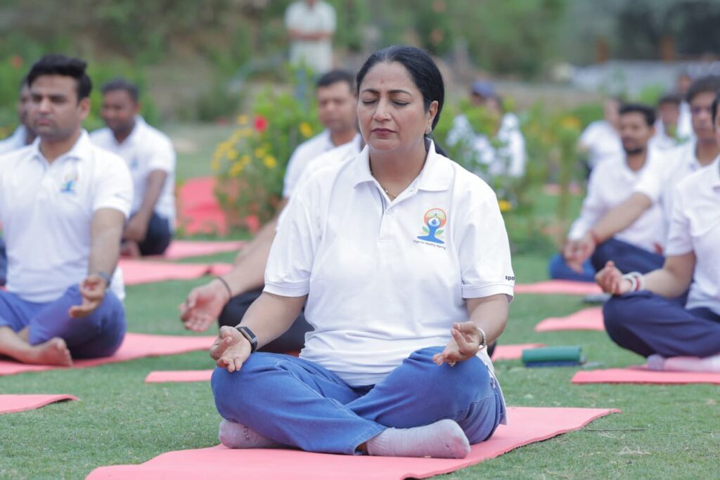 Chief Minister Rekha Gupta practiced yoga near Neeli Jheel in Asola Bhati. NewG India