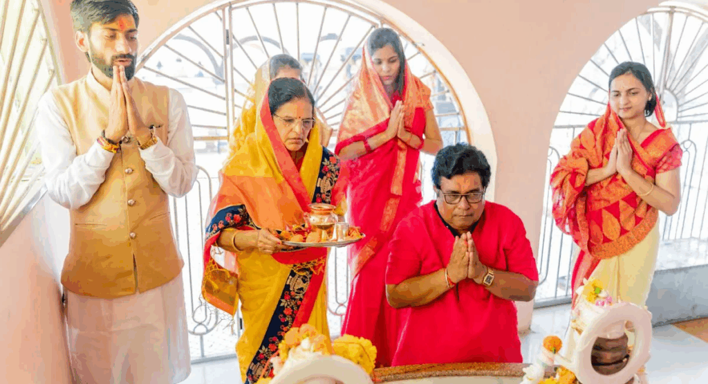 Puja Rules: भगवान के सामने कैसे करें पूजा, बैठकर या खड़े होकर? शास्त्रों में छिपा है जवाब NewG India